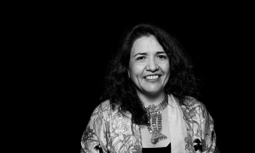 Maribel Mora Curriao es Magíster en Literatura de la Universidad de Chile, candidata a Doctora en Estudios Americanos de la Universidad de Santiago de Chile, Profesora de Castellano, licenciada en educación, orientadora educacional y vocacional, poeta e investigadora mapuche. Ha ejercido como profesora de Enseñanza Secundaria, de Educación de Adultos y en Educación Superior. Además de la investigación sobre Pueblos indígenas y sus expresiones literarias, se ha desempeñado como coordinadora en redes profesionales, en cargos de responsabilidad institucional, en la implementación de programas y en la realización de eventos nacionales e internacionales sobre Pueblos Indígenas de Latinoamérica. En la Universidad de Chile ha ejercido los cargos de Encargada de Educación Inclusiva y actualmente es la Directora de la Oficina de Equidad e Inclusión. Santiago de Chile. 30-09-2018 (©Alvaro de la Fuente/Dialogo)